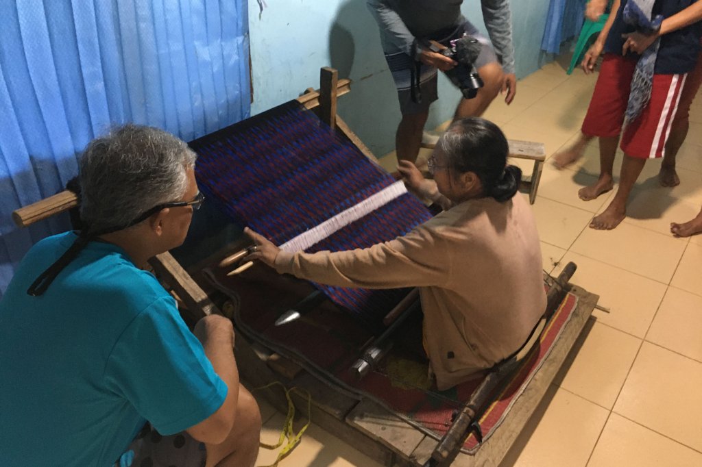 backstrap loom weaving traditional ulos fabric Sibandang Island