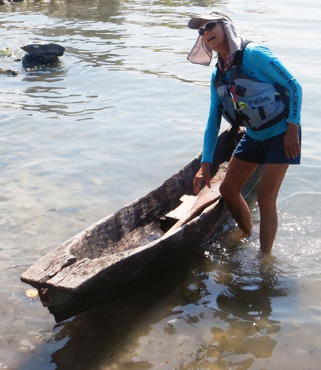dugout canoe solu Lake Toba